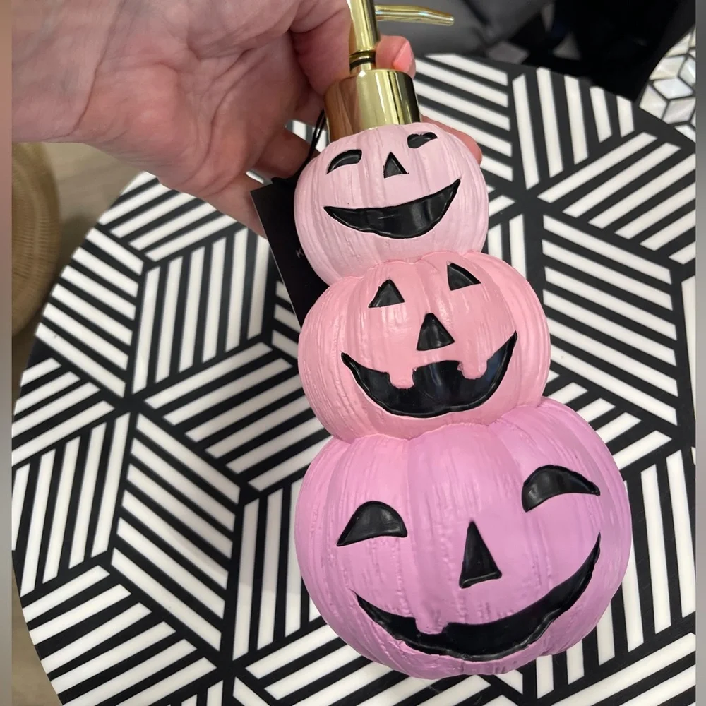 Pink Halloween Ombré lavender/Pink Pumpkin Jack-o’-lantern Soap Dispenser NWT